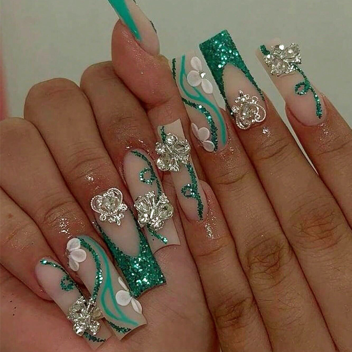 Nail Art Gliter - ネイル、バレリーナの偽のネイル、ネイルの光沢のある接着剤、緑のフレンチチップ、アクリルネイル、キラキラ、光沢のある予備のネイル