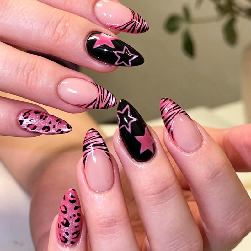 Nail Art Zebra - 24枚入り Y2K ピンク ゼブラ レオパード柄 つけ爪