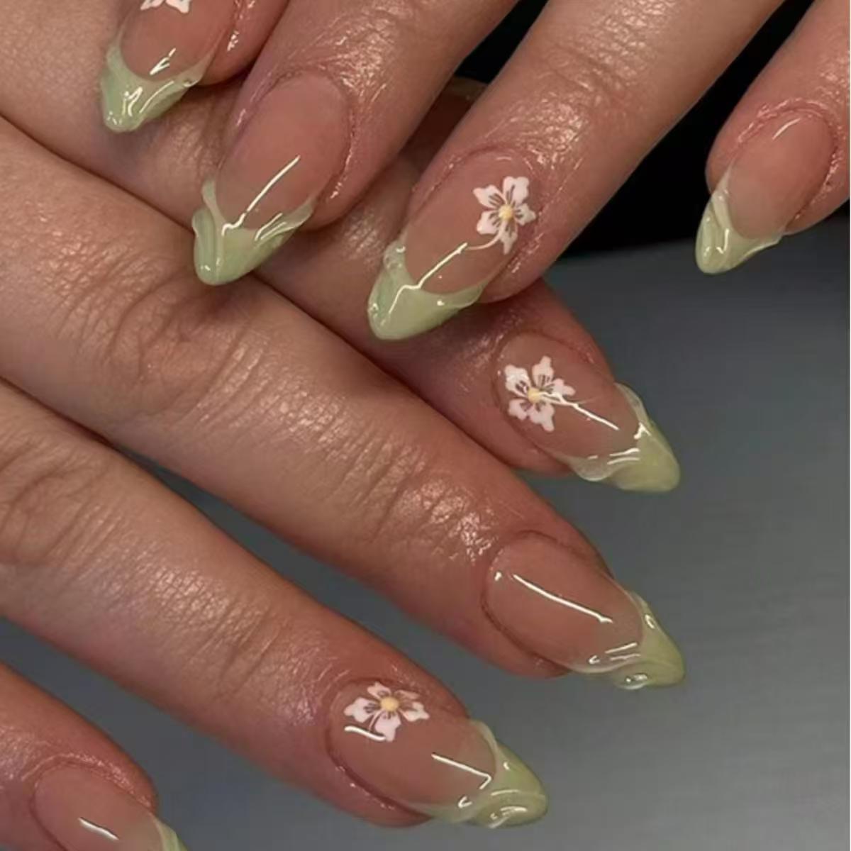 Nail Art Aesthetic - 24枚入り シンプル グリーン フレンチ フェイクネイル 既製