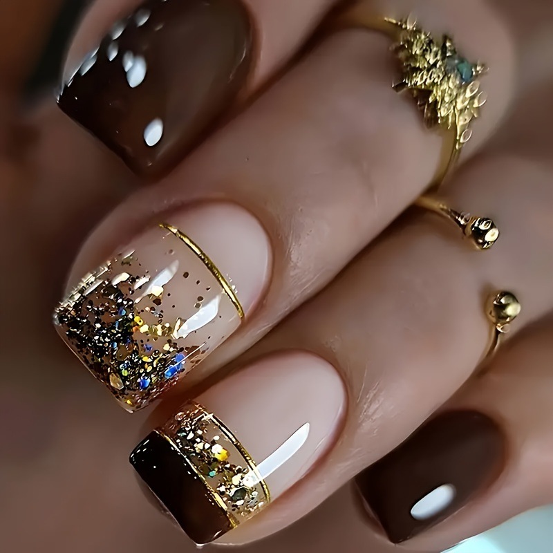Nail Art Gliter - 女性用ショートスクエアフェイクネイル、光沢のあるブラウンのチップ、ゴールデンシルバーグリッター、ストリップデザイン、フルカバープレスオン、つけ爪ネイルアート