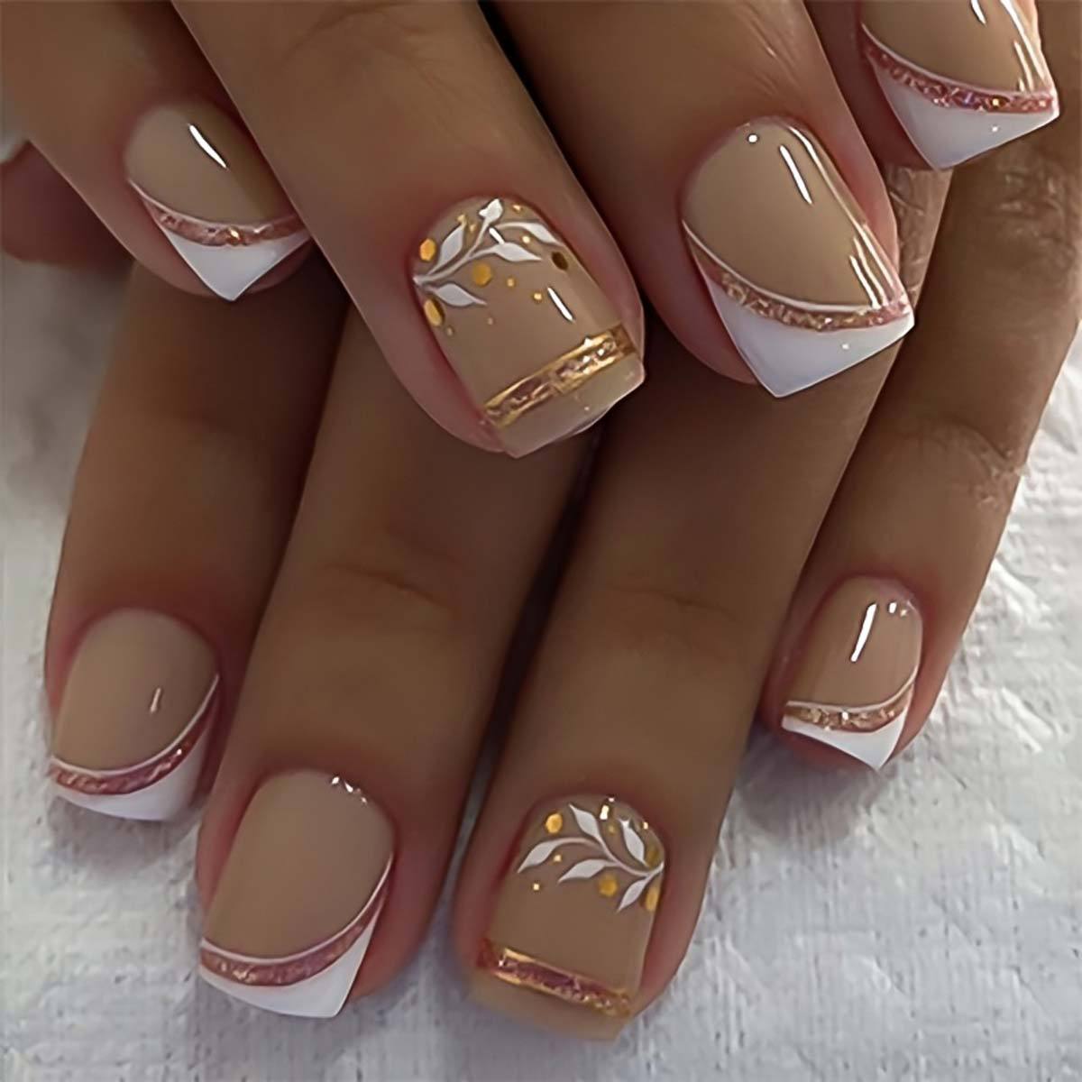 ヌードショートスクエアプレスオンネイルホワイトリーフプリント - Nail Art Gliter のレビューと価格