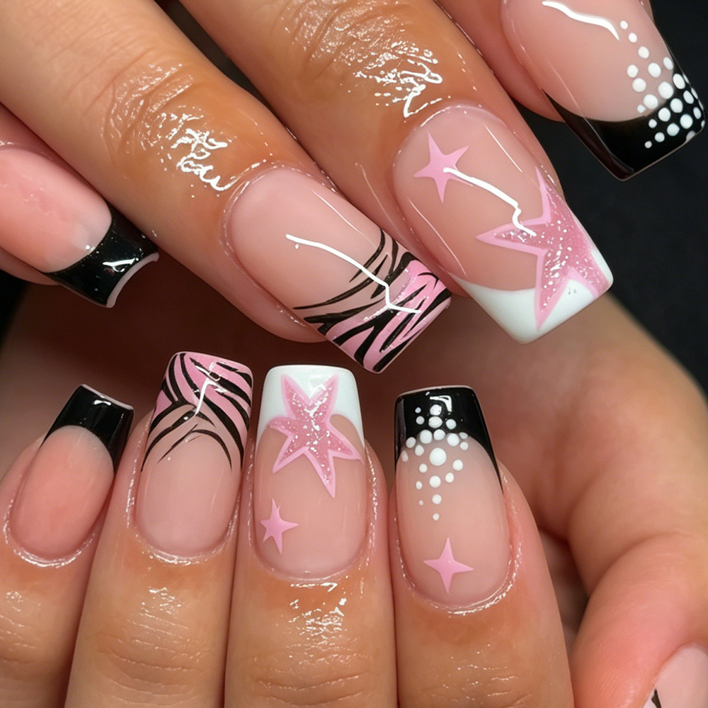 24個入り ブラックホワイト フレンチスティックオンネイル  - Nail Art Zebra のレビューと価格