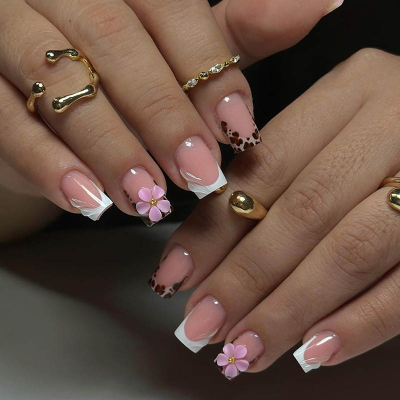 24個入り ブラックホワイト フレンチスティックオンネイル  - Nail Art Zebra のレビューと価格