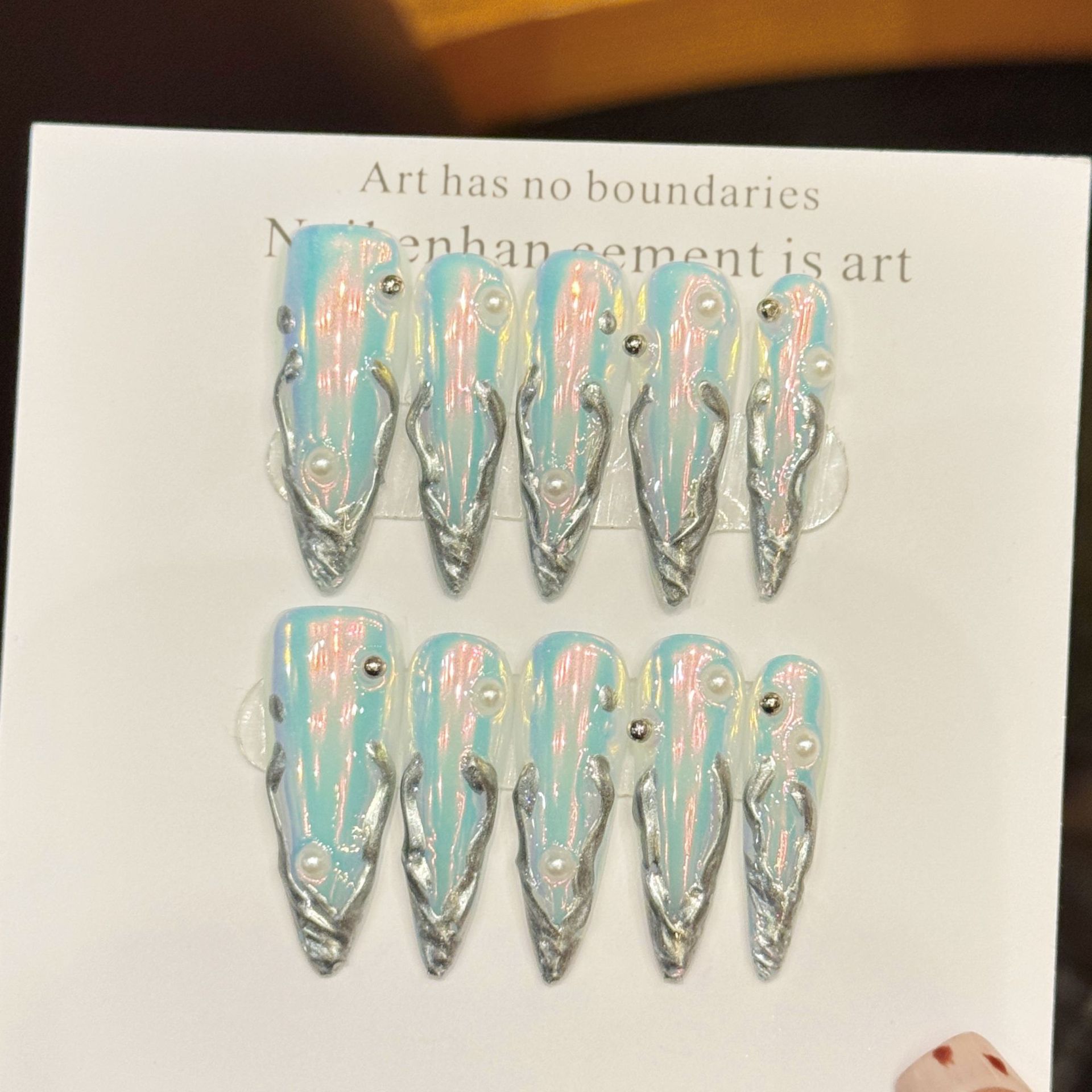 10個入り シルバーオーロラ ロングスティレット フェイクネ - Nail Art Aesthetic のレビューと価格