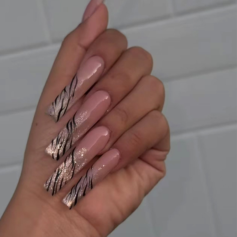 24枚入り ロングコフィン型 ペンタグラムラインストーン付き - Nail Art Zebra のレビューと価格
