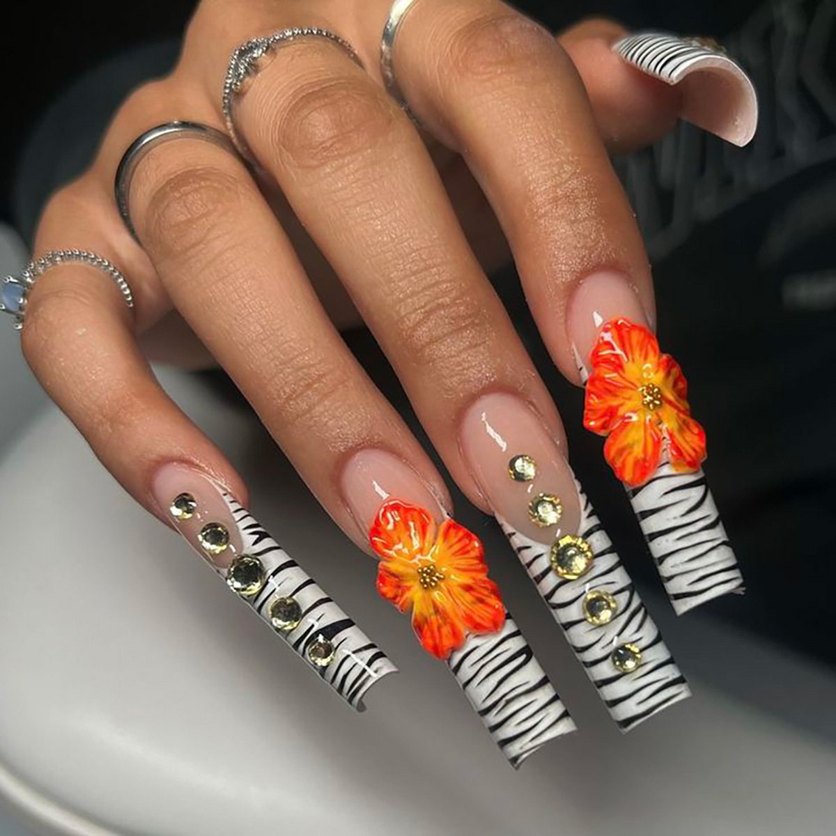 24枚入り ロングコフィン型 ペンタグラムラインストーン付き - Nail Art Zebra のレビューと価格