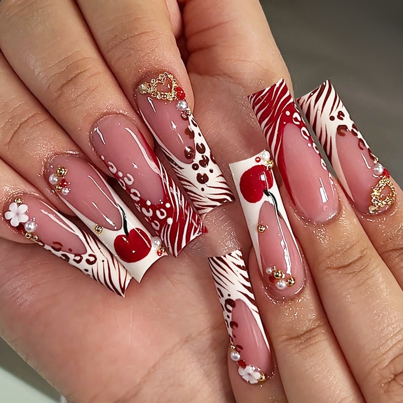 24枚入り ロングコフィン型 ペンタグラムラインストーン付き - Nail Art Zebra のレビューと価格