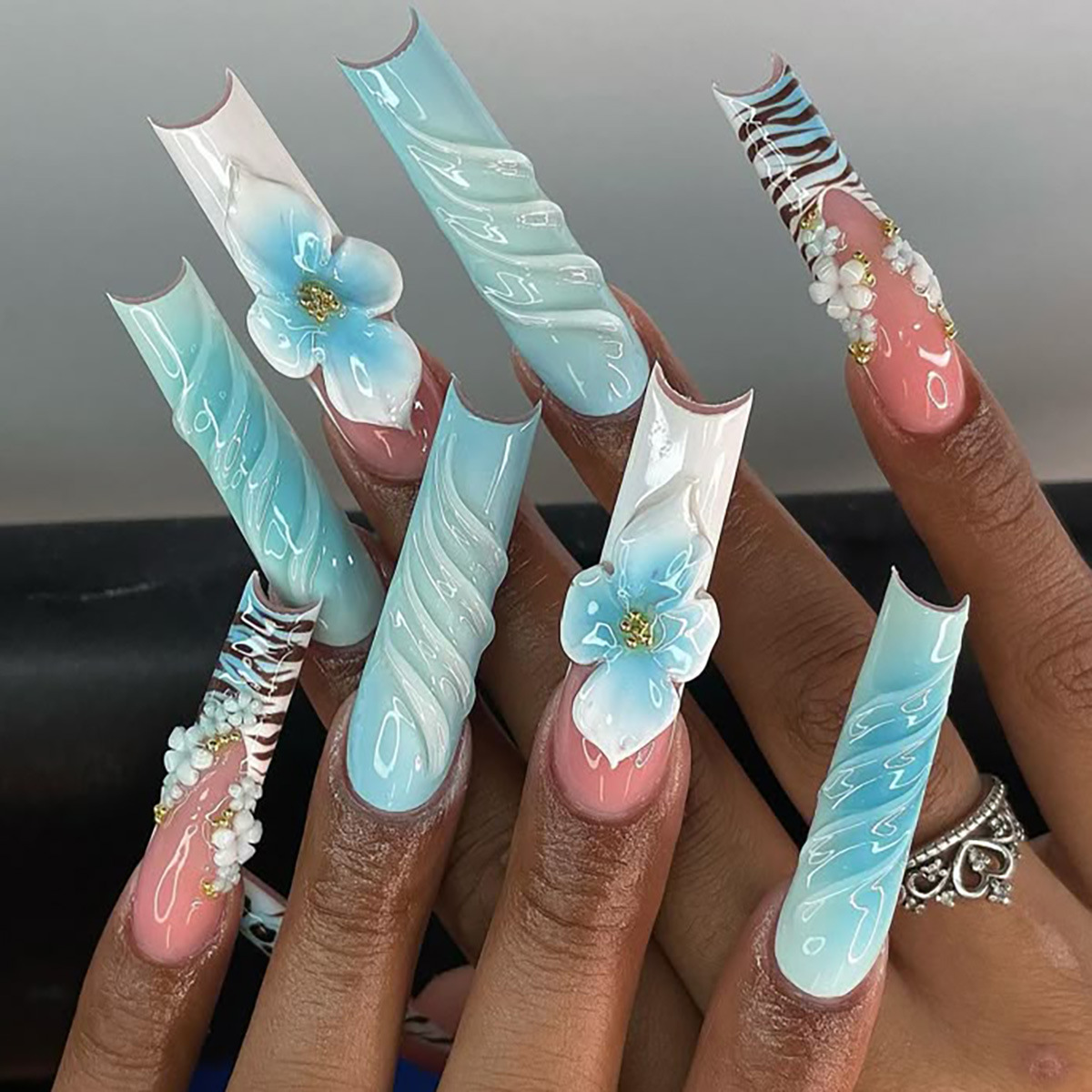 24枚入り ブルーグラデーション フレンチスタイル ロングス - Nail Art Zebra のレビューと価格