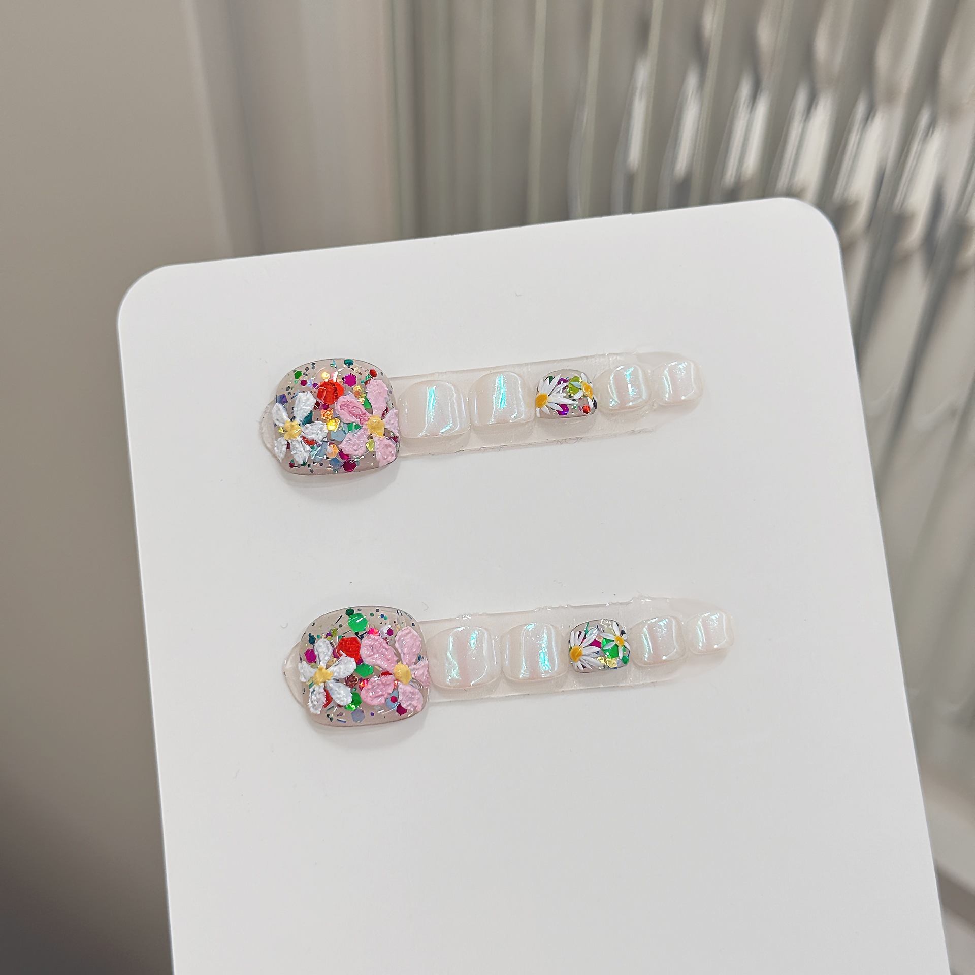 12 個手作りプレス足の爪カラフルな花光沢のあるスパンコール - Nail Art Gliter のレビューと価格