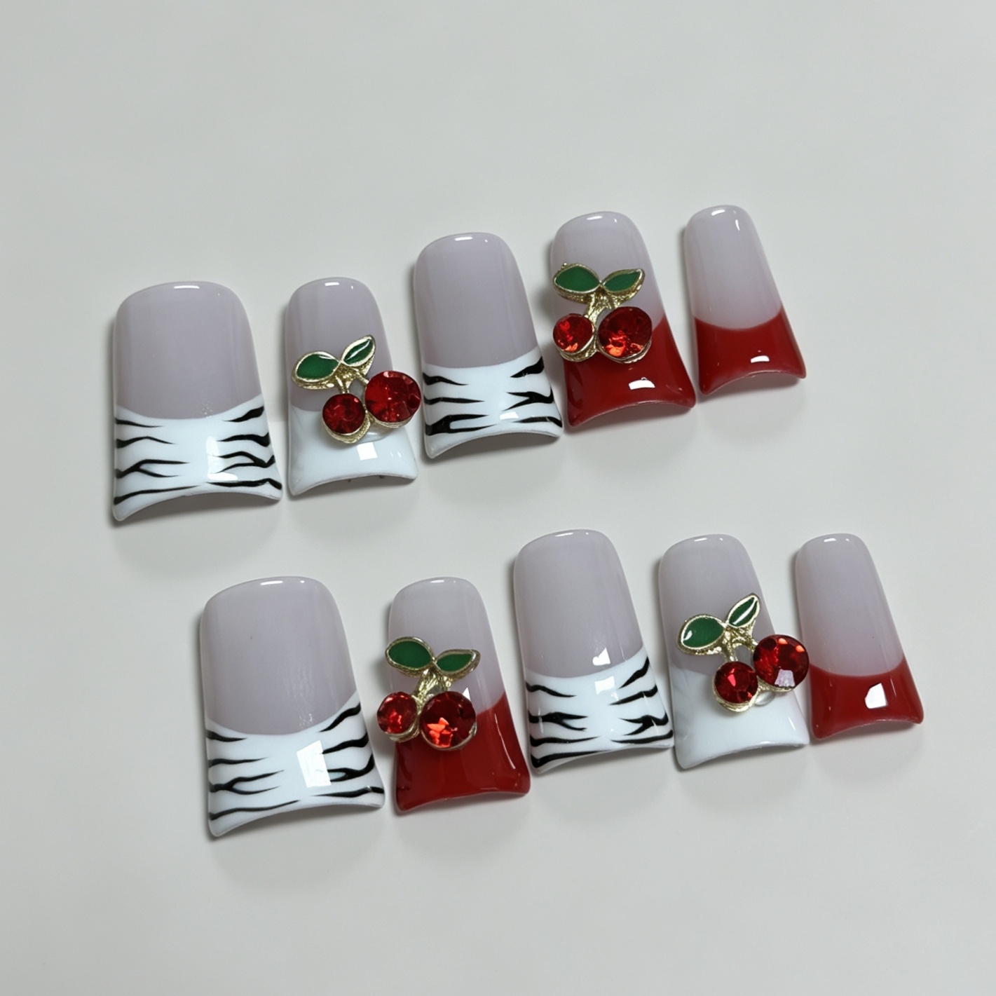 ミディアムスクエア10枚入りフレンチプレスオンネイル、ヌード - Nail Art Zebra のレビューと価格