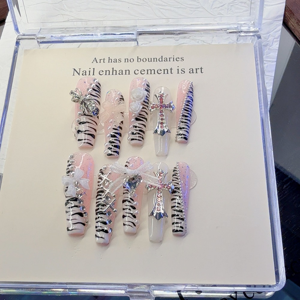 10枚入り Y2K ピンク ゼブラ柄 ゴシッククロス ハンド - Nail Art Zebra のレビューと価格